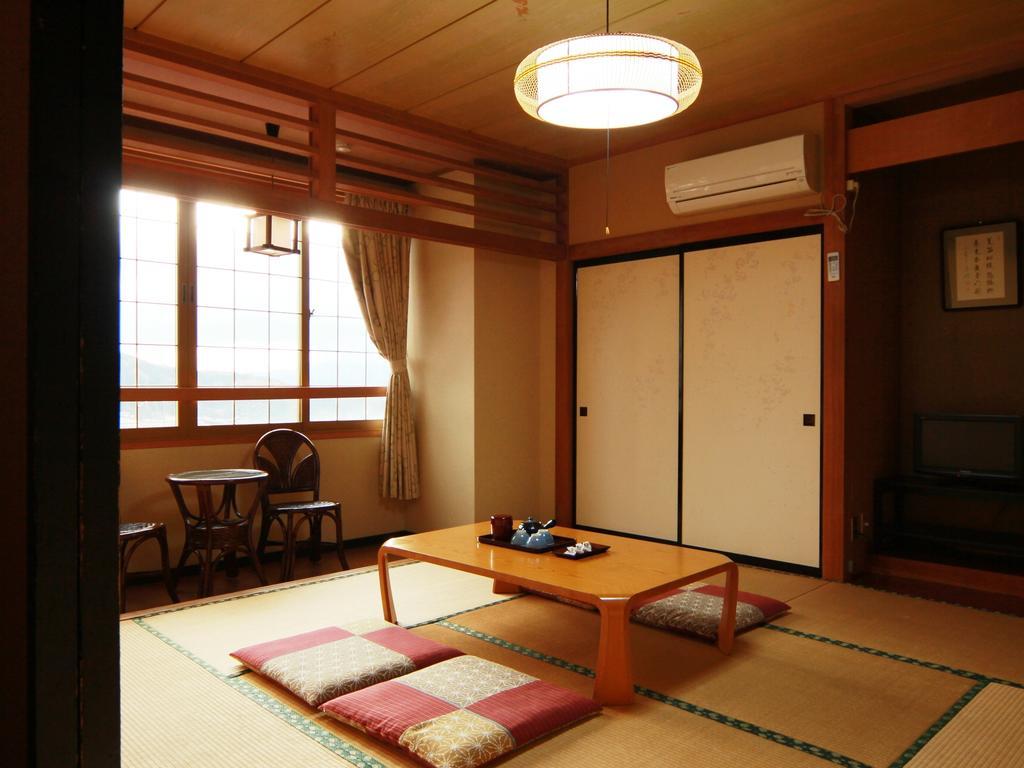 Honkan Gentaroya Hotell Nozawaonsen Rom bilde